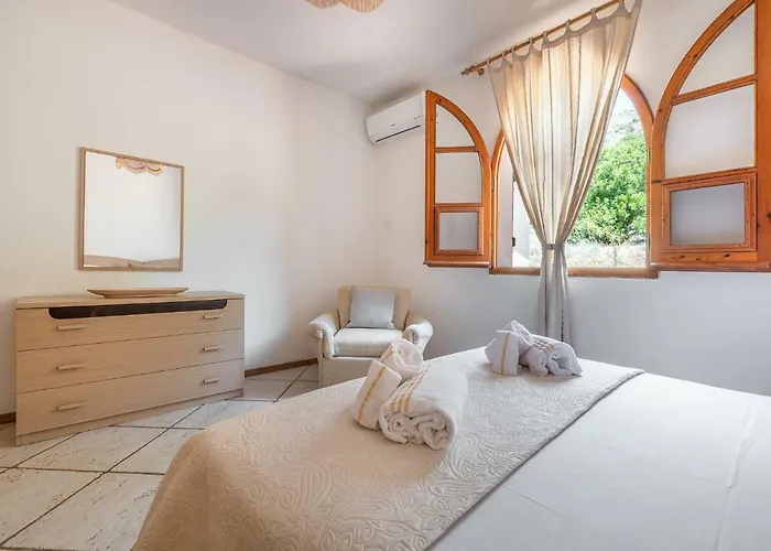 Chiarenza, Tuerredda Βίλα