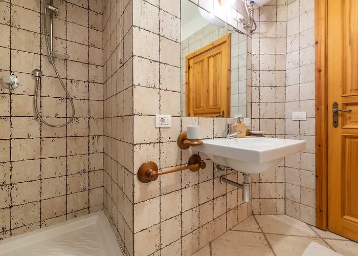 Chiarenza, Tuerredda Βίλα *