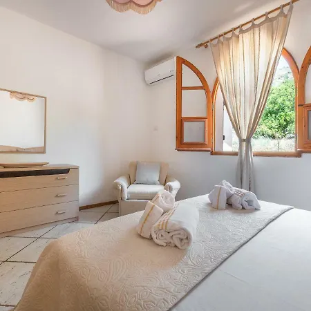 Chiarenza, Tuerredda Villa