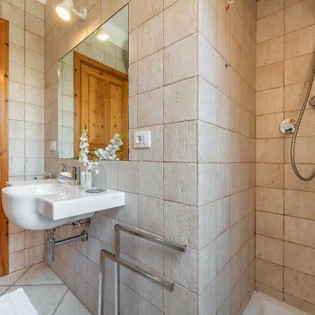 Chiarenza, Tuerredda Villa